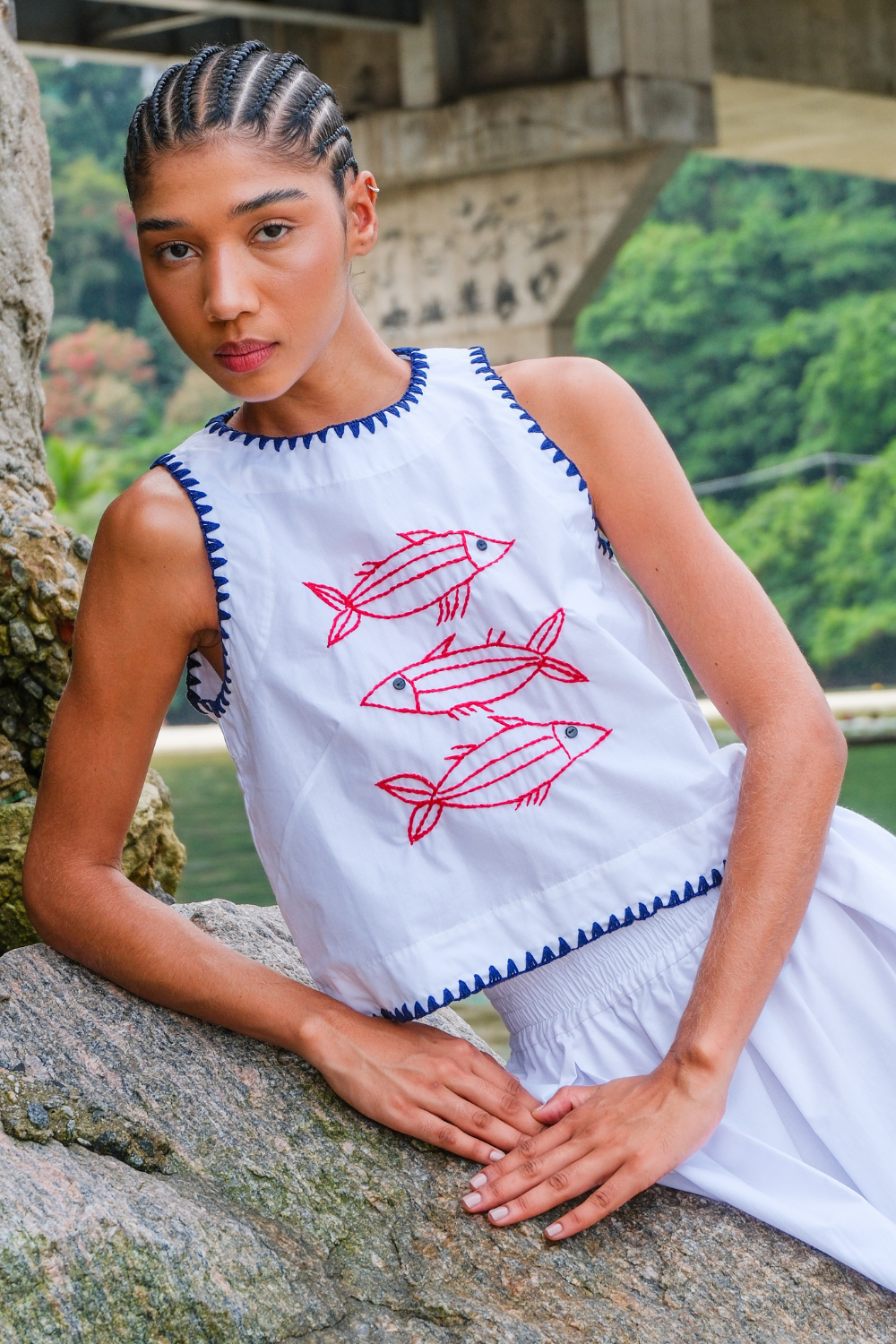Blusa de Algodão Bordada Cardumes Branca