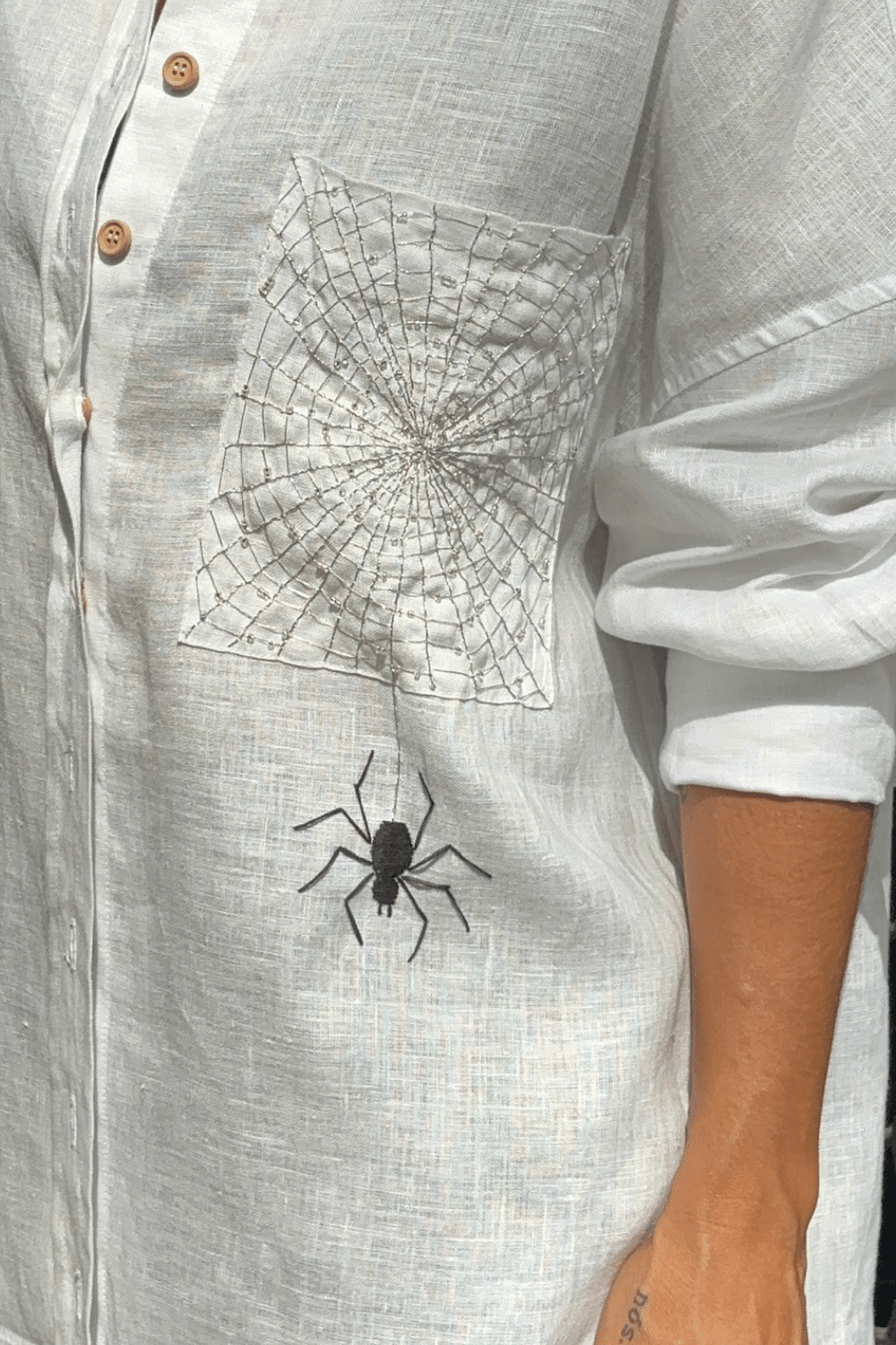 Camisa de Linho Bordada Aranha