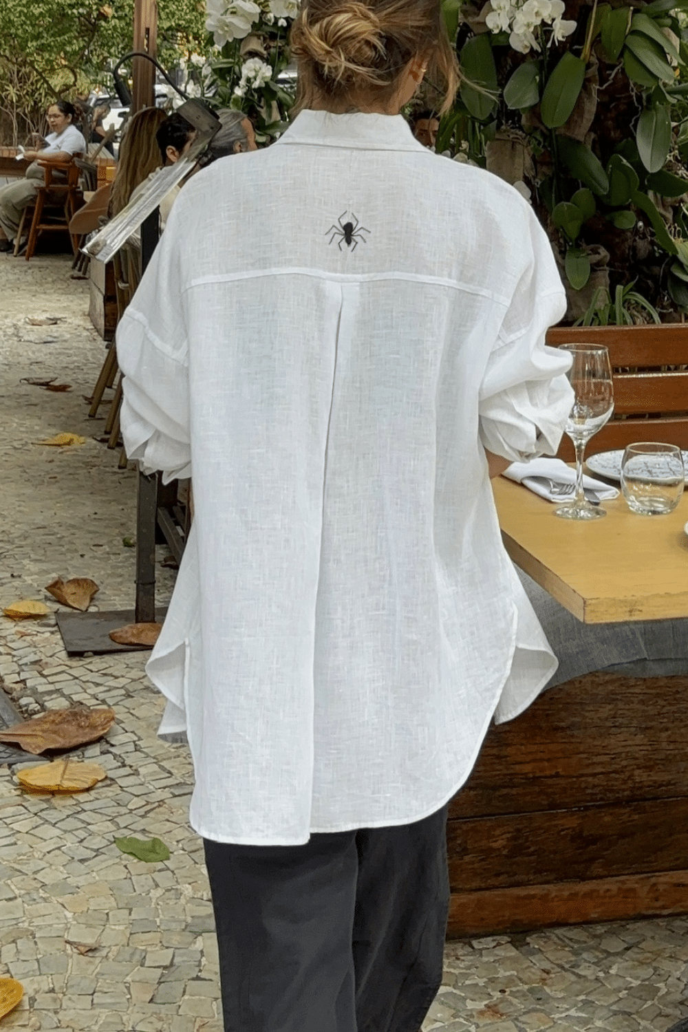 Camisa de Linho Bordada Aranha