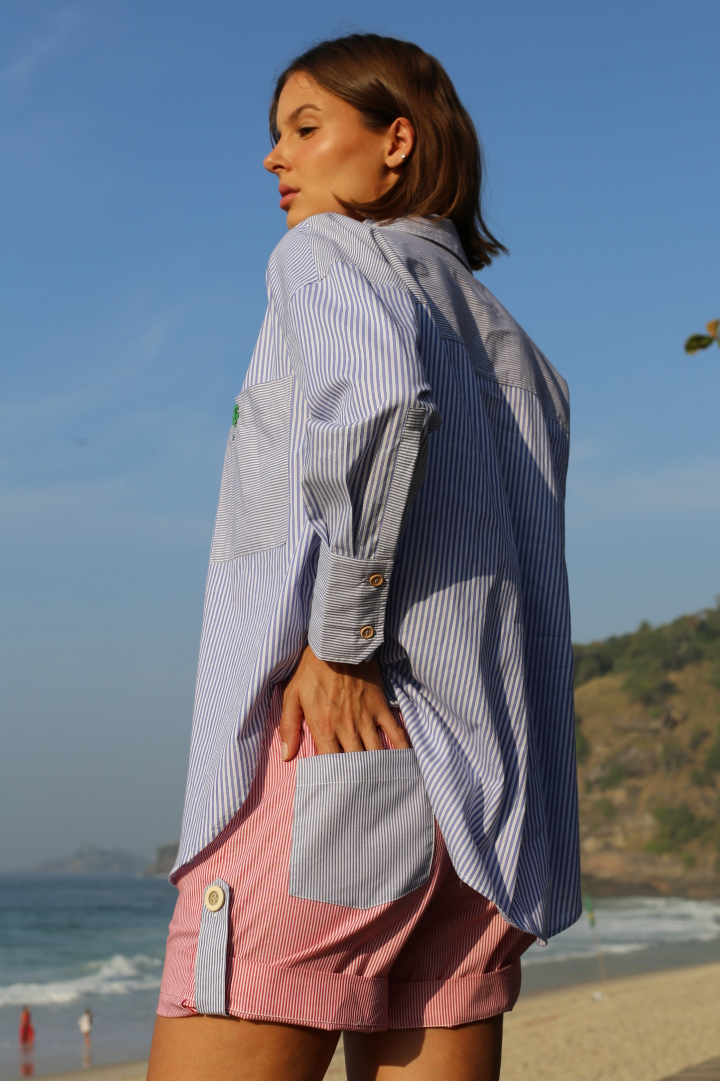 Camisa de Algodão Bordada Trevo