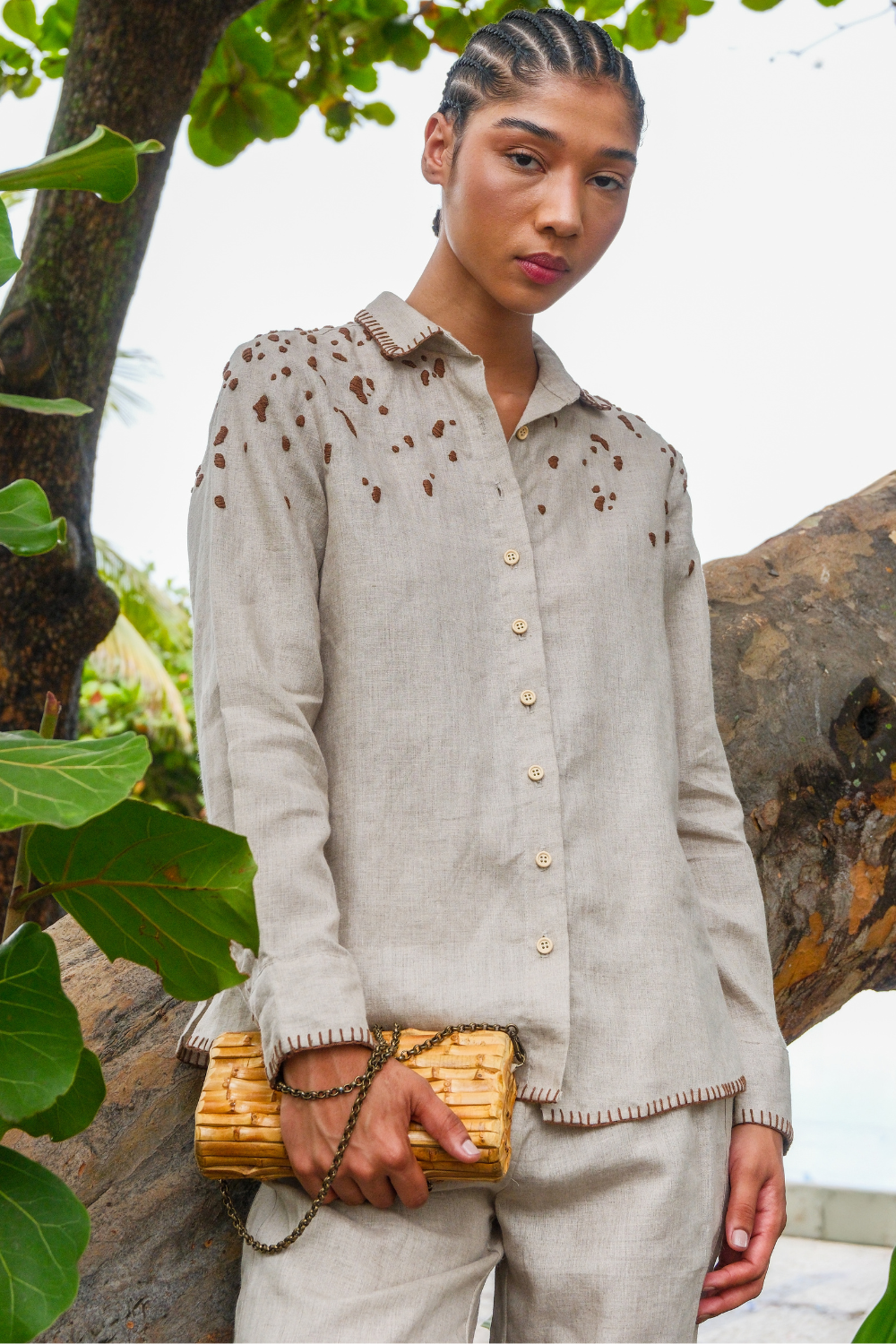 Camisa de Linho Bordada Savana Cru