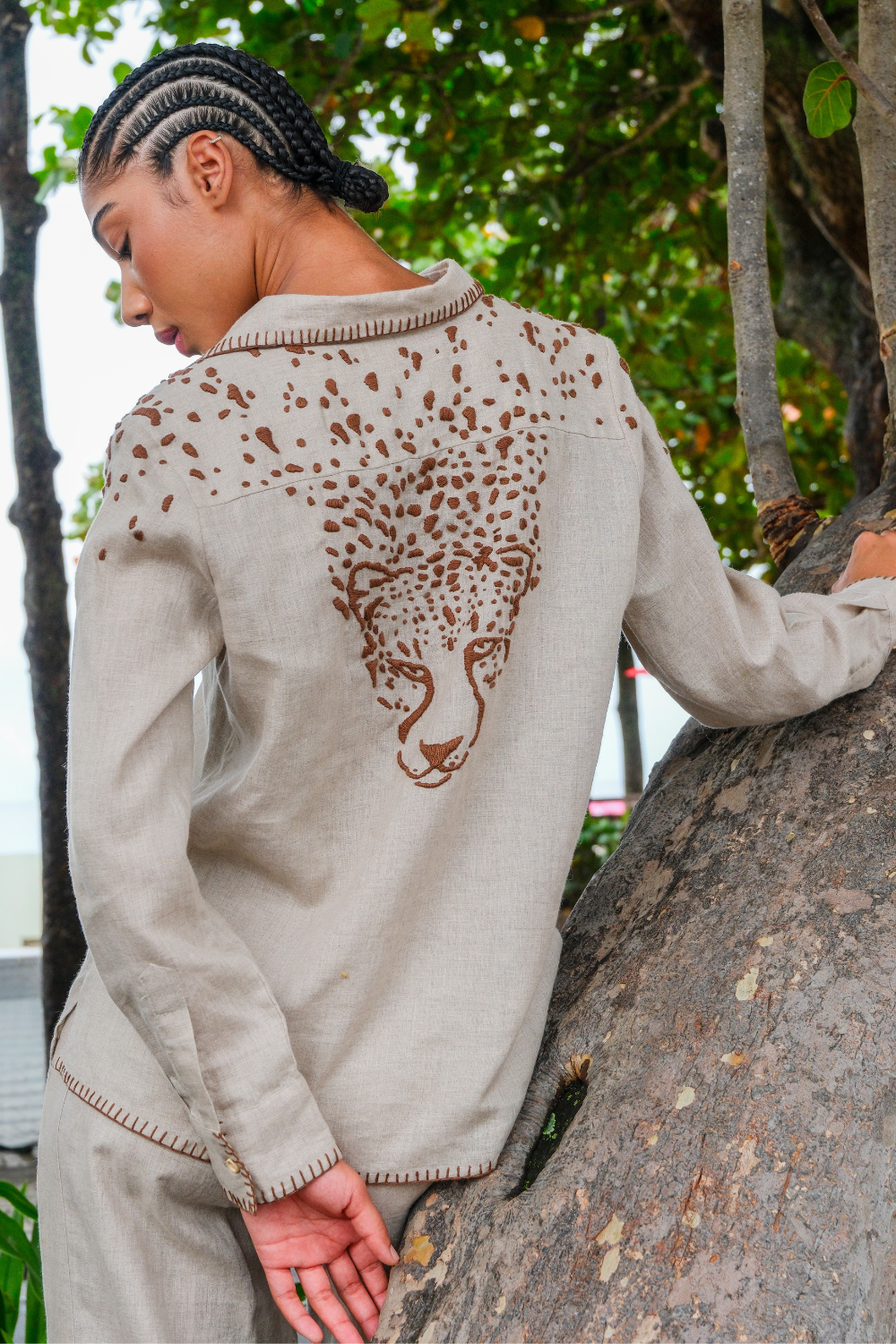 Camisa de Linho Bordada Savana Cru