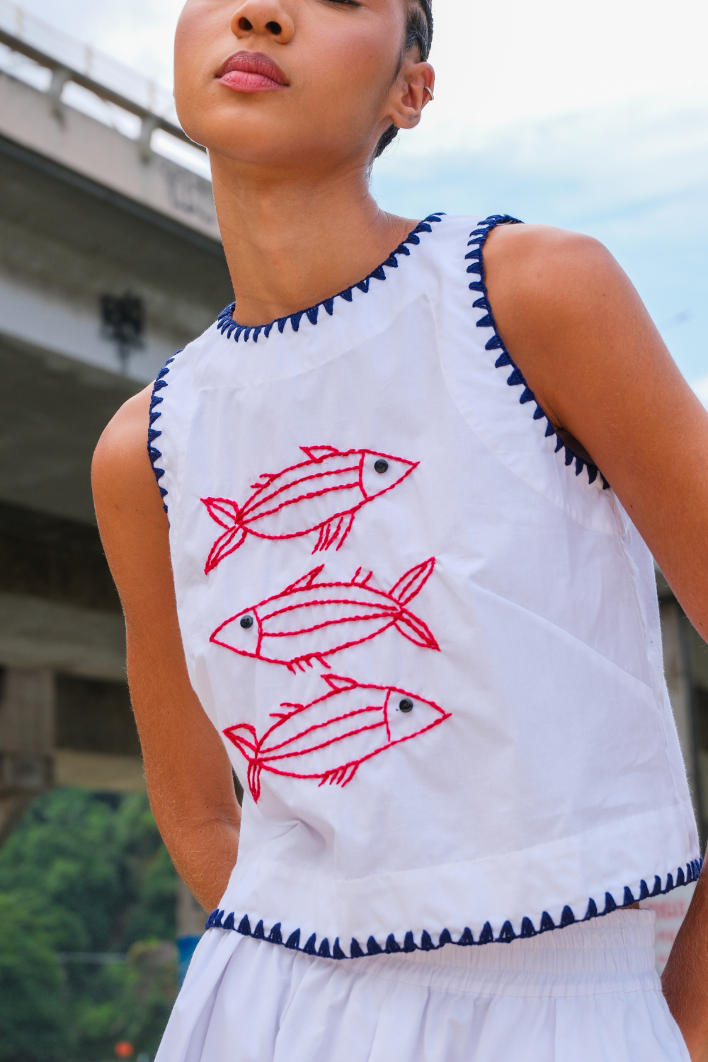 Blusa de Algodão Bordada Cardumes Branca