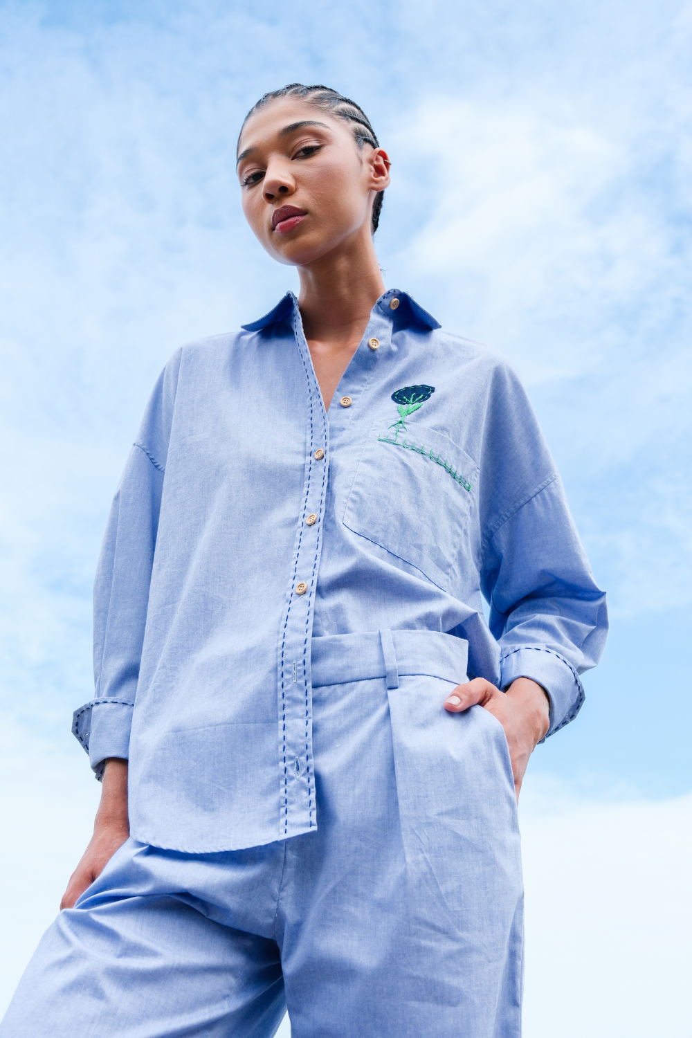 Camisa Oversized Bordada Flora Azul
