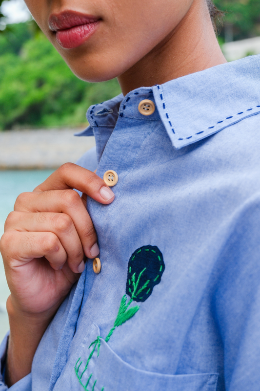 Camisa Oversized Bordada Flora Azul