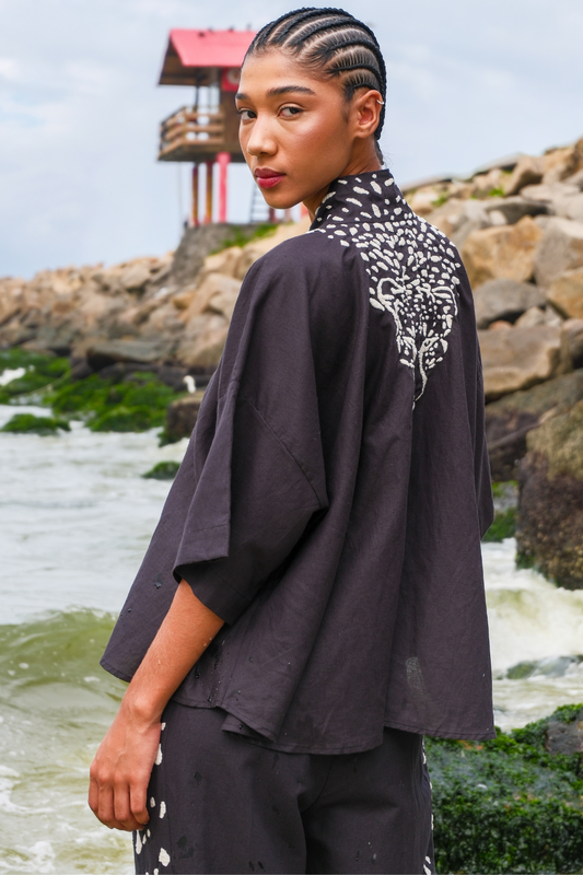 Kimono de Linho Bordado Savana Preto