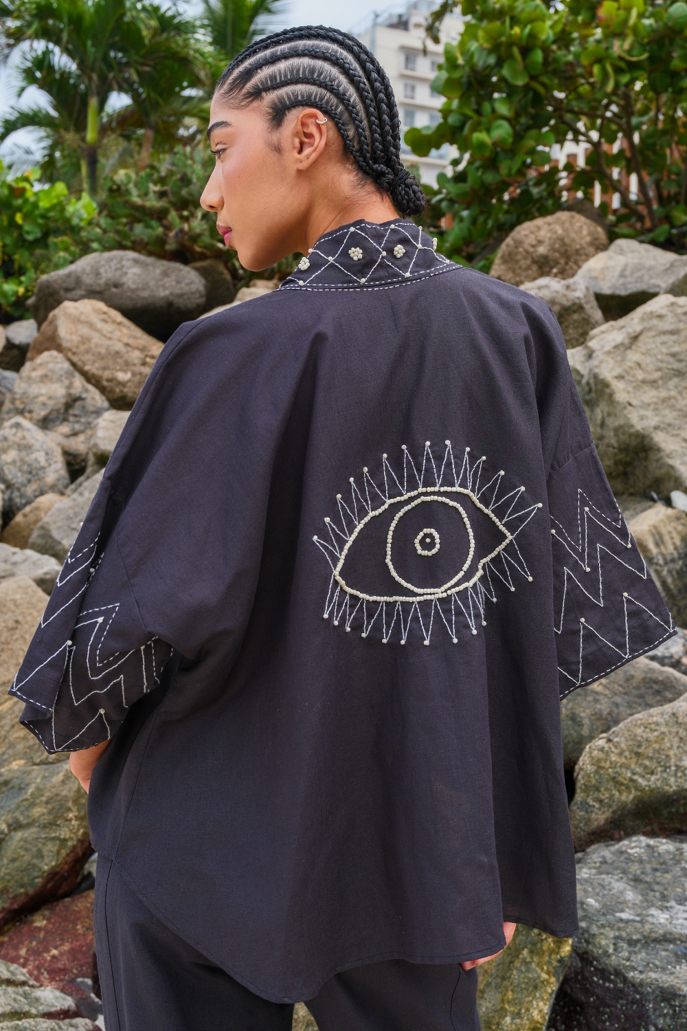 Kimono de Linho Bordado Olho Grego Preto