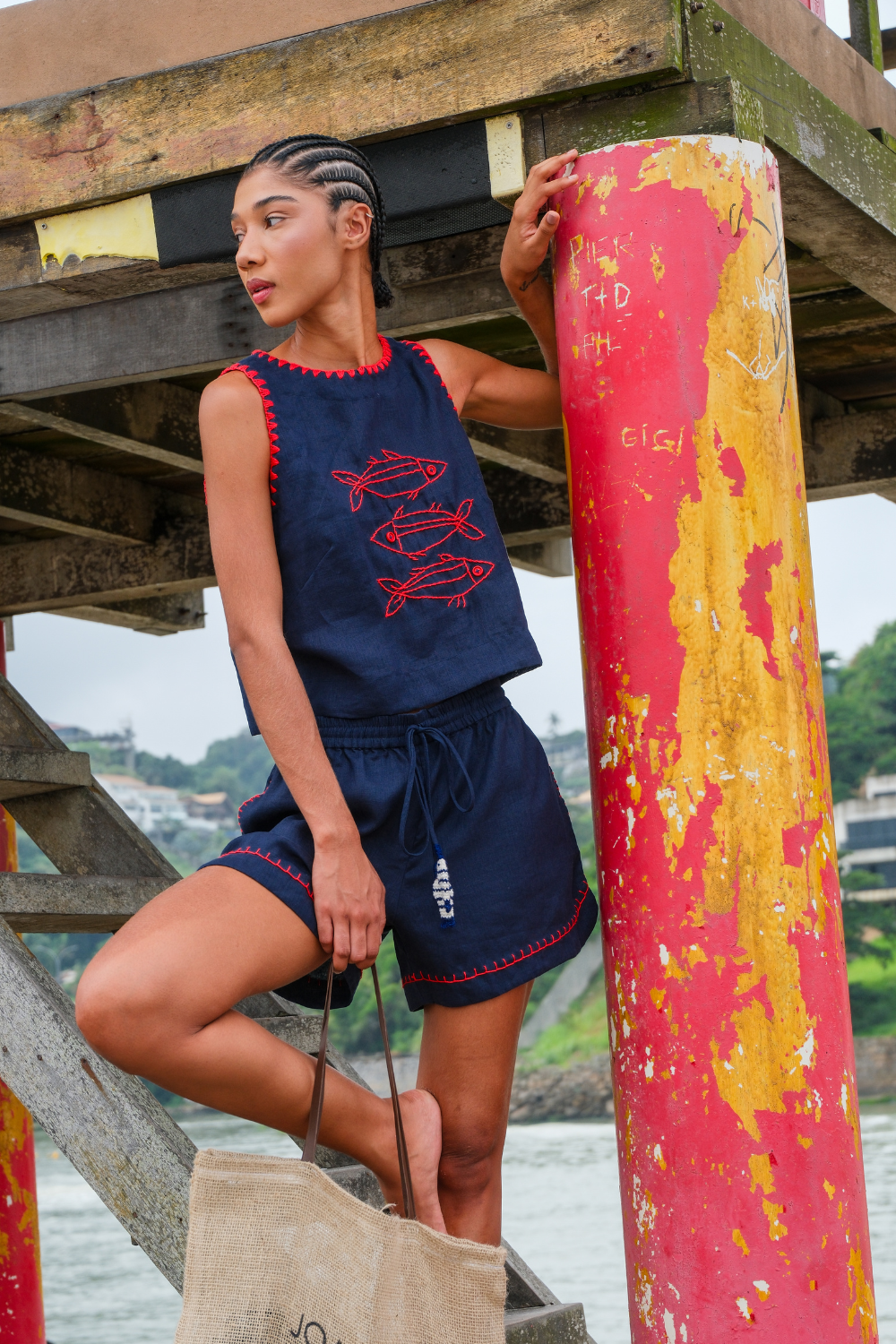 Short de Linho Bordado Oceano Marinho