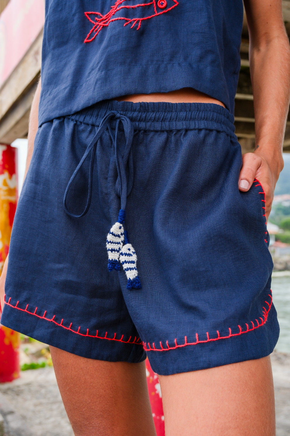 Short de Linho Bordado Oceano Marinho