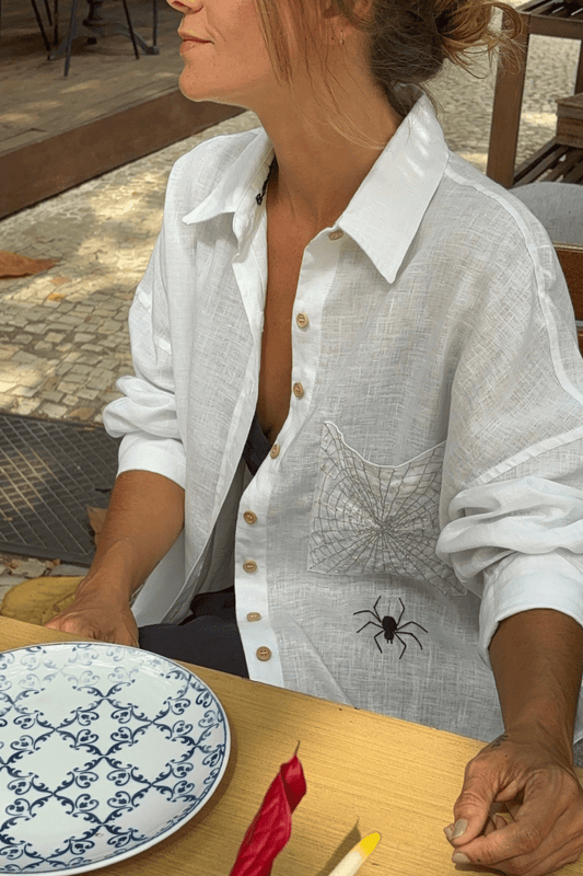 Camisa de Linho Bordada Aranha