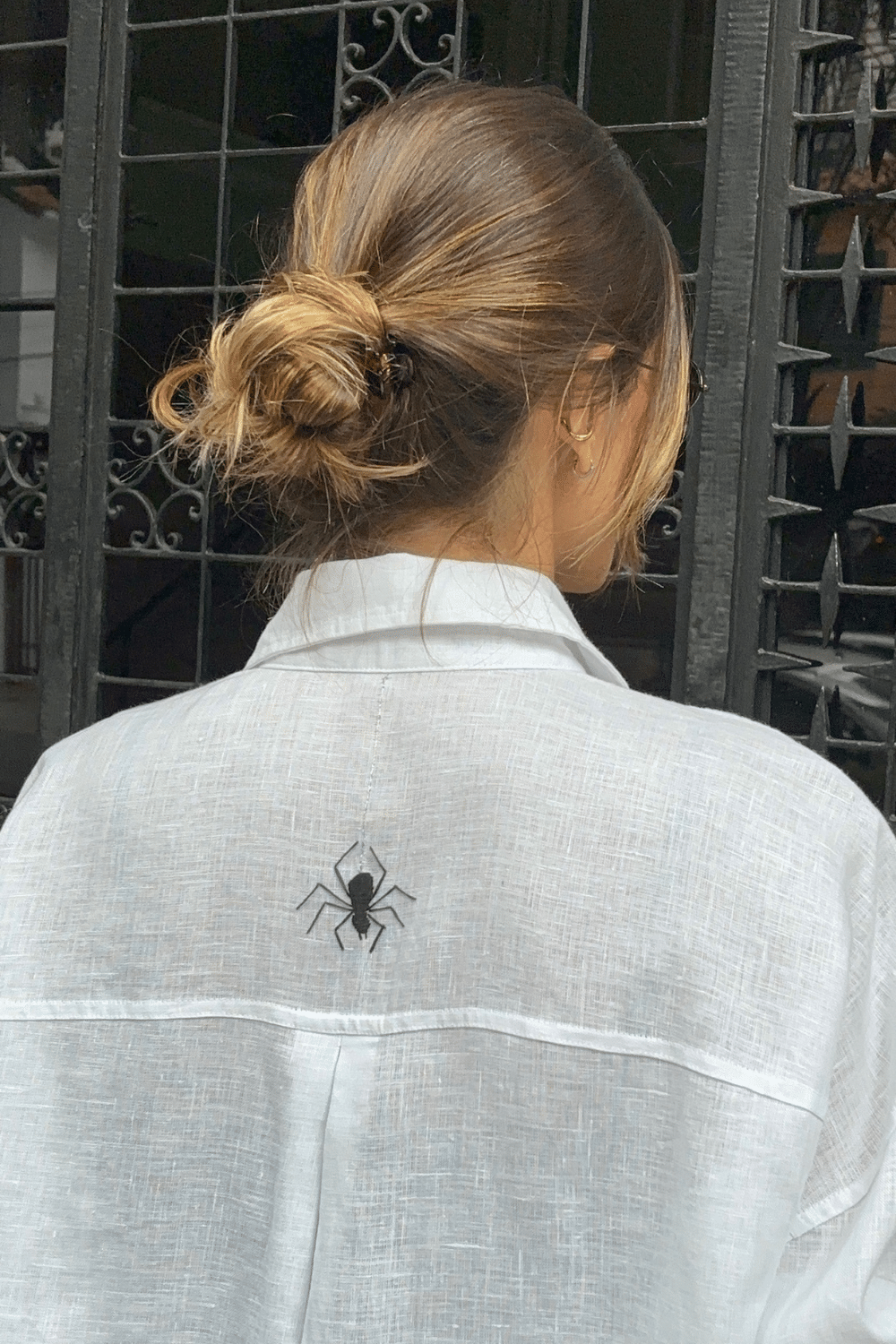 Camisa de Linho Bordada Aranha